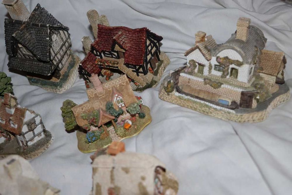 Прекрасна колекция ръчно изработени английски къщички David Winter
