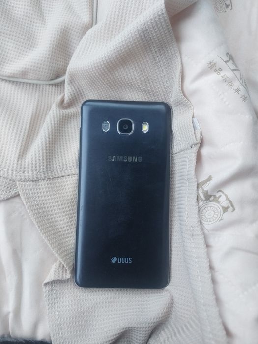 Телефон самсунг J5 2016