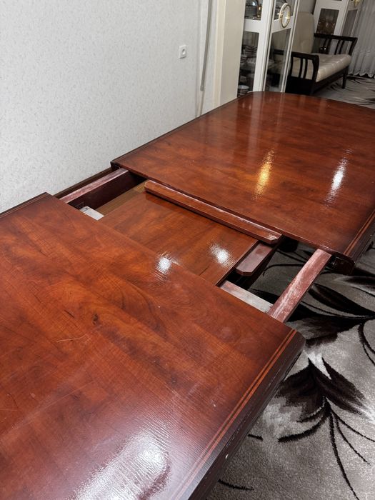 Стол деревянный продаеться