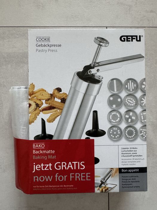 Метален сладкарски шприц GEFU COOKIE + силиконова подложка за печене