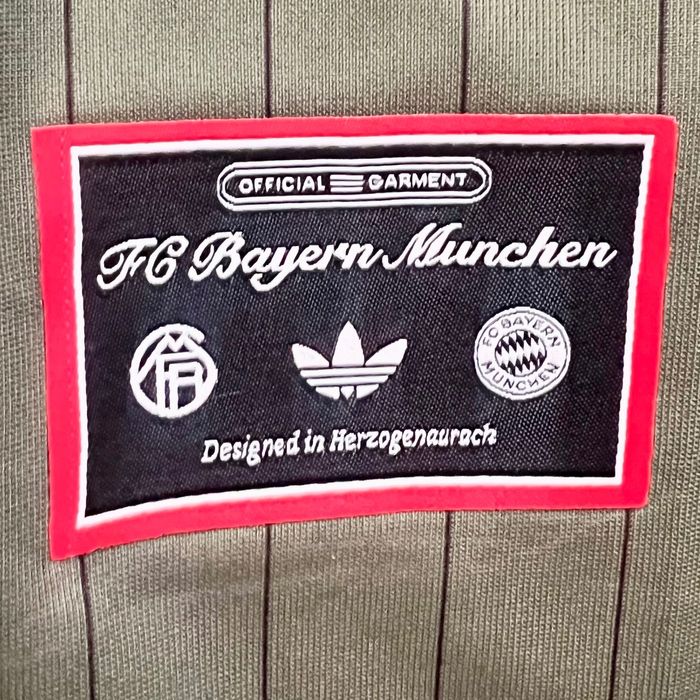 ПРОМО ЦЕНА!!! Екип за свободно време Bayern Munich – тениска и къси панталони | Размер M