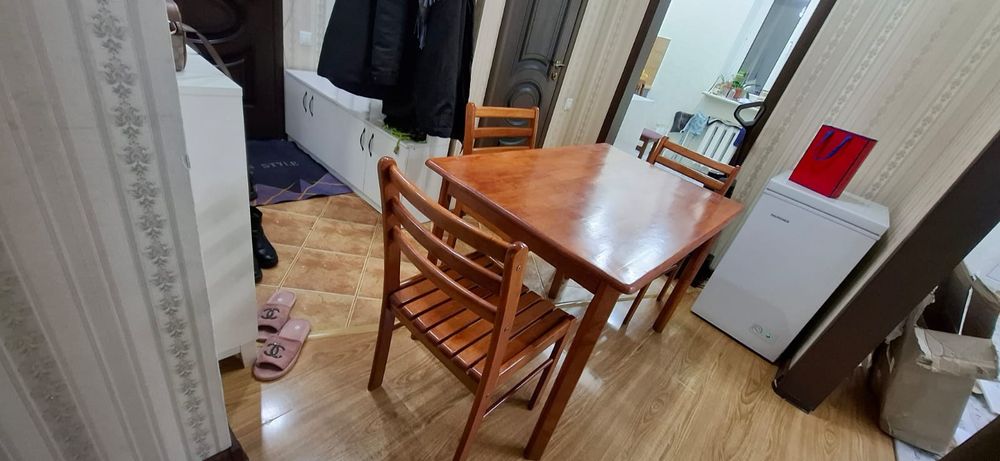 Продается стол со стульями
