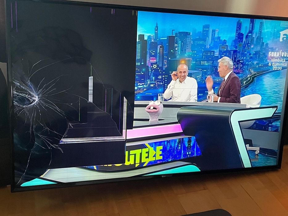 Televizor LG diag. 165 cm ecran spart