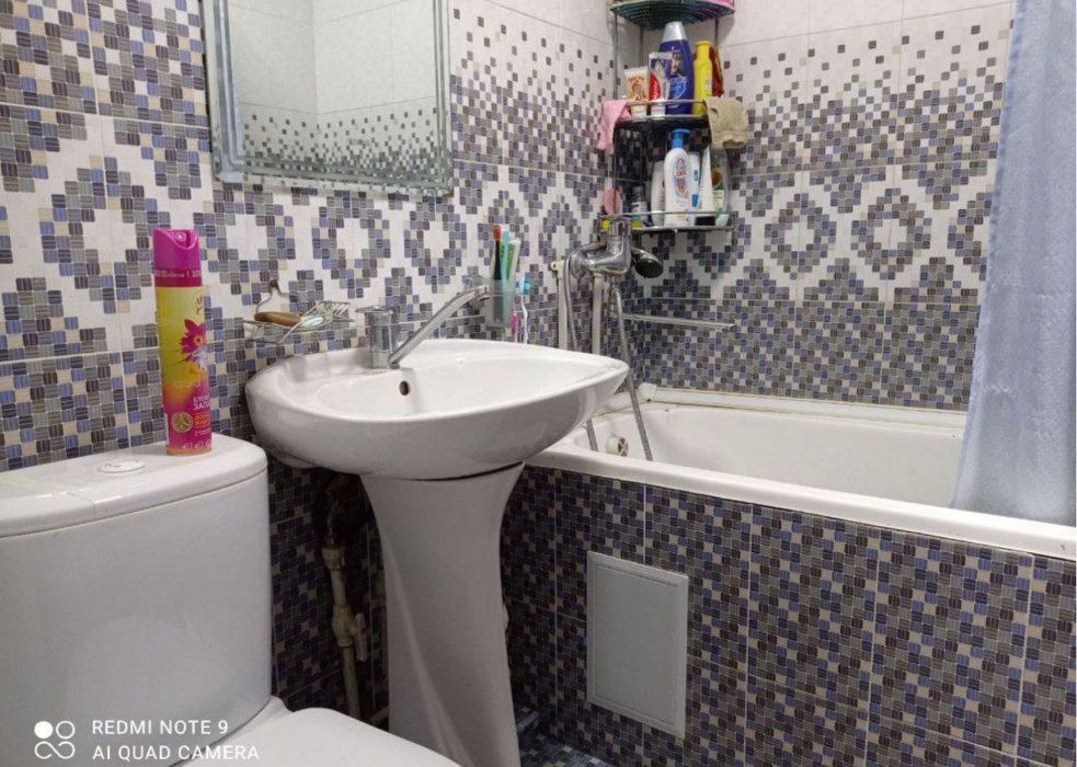 Продажа 3 хона 3 етаж 4 етажл 
Кора камиш 2/3 масчит йони
70 кв
Балкон