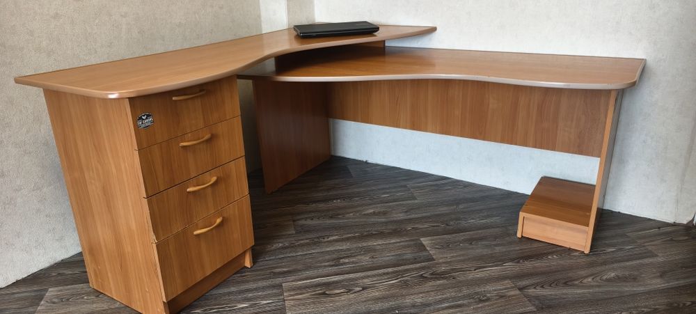 Стол компьютерный