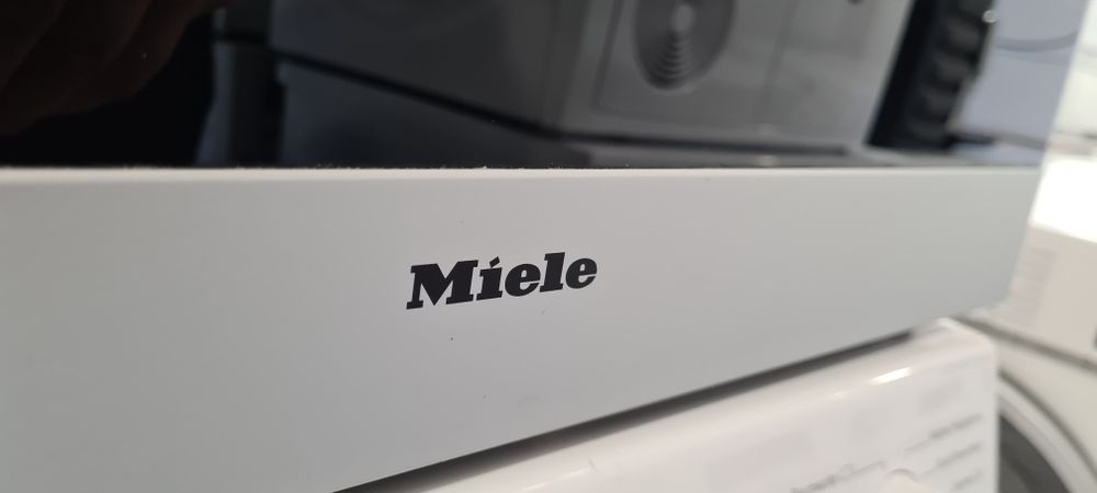 Фурна за вграждане Miele H4641BP KAT с ПИРОЛИЗА