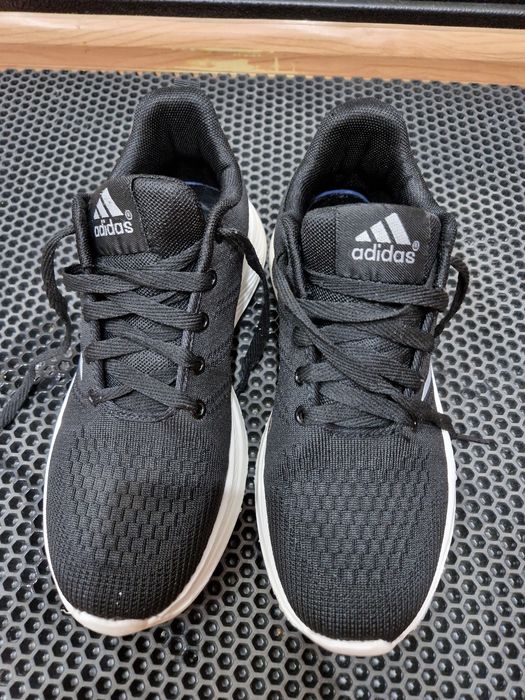 Продам мужские кроссовки ADIDAS