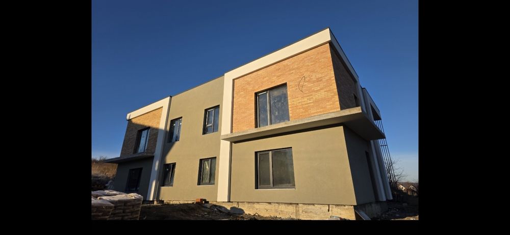 Apartamente 3 camere cu curte moderne