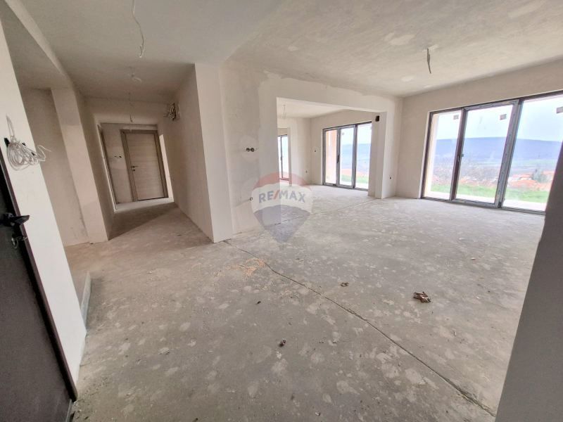 Продава се Къща в с. Рогачево, Област Добрич - 244 кв.м за 1148 €/кв.м - Снимка #2