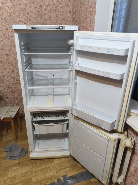 Холодильник с морозилкой ,2 в одном