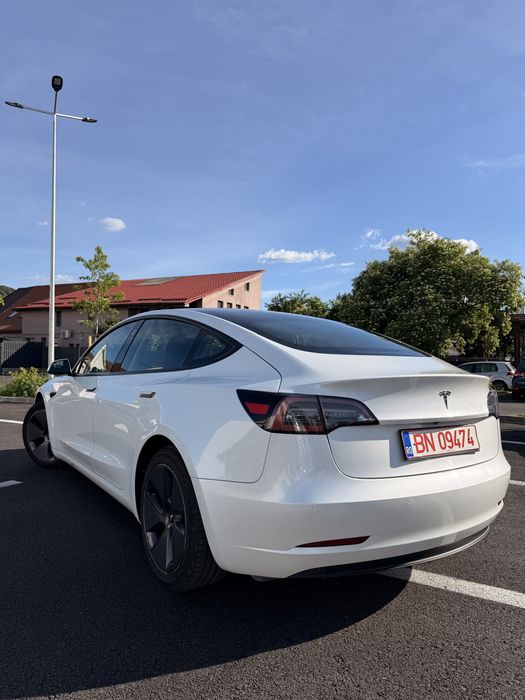 TESLA Model 3 2021 — imagine 2