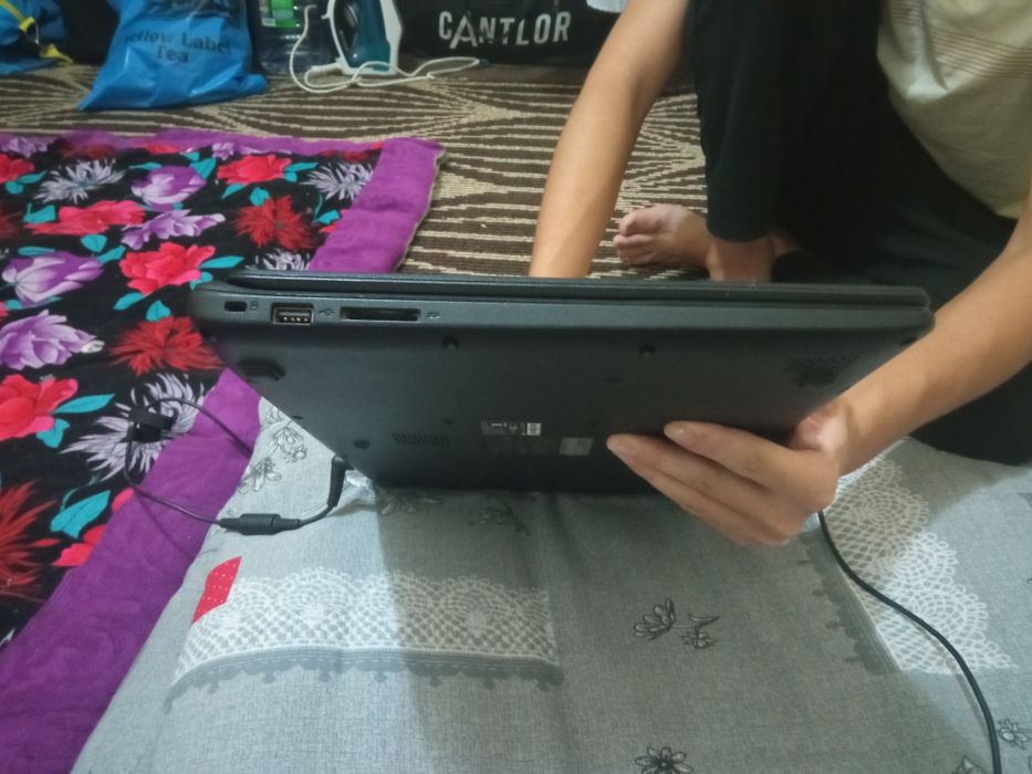 Acer noutbuk sotiladi