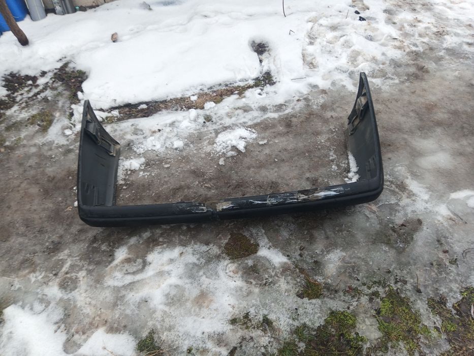 Бампер мерс 124 Е под ремонт