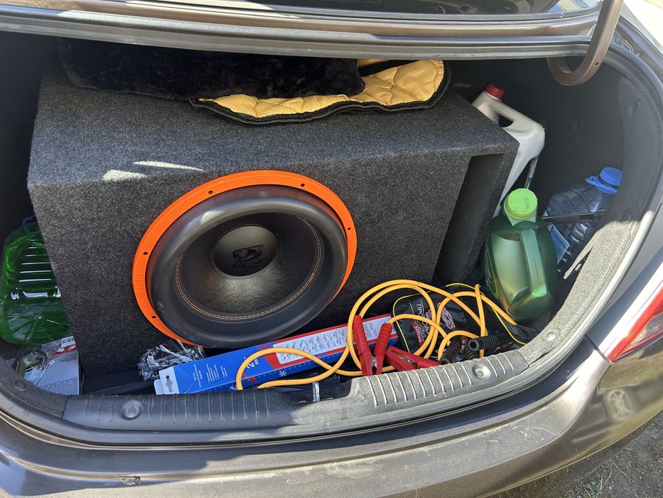 Сабвуфер в сборе с уселителем