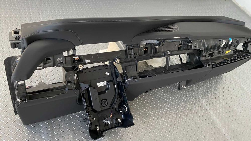 Като Ново Табло BMW 7 i7 G70 Черно със сив шев