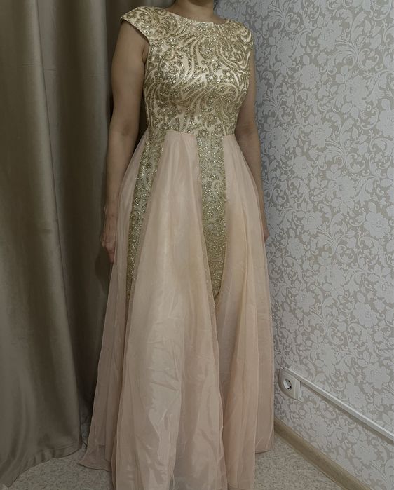 Продам платья вечерние +1 подарок