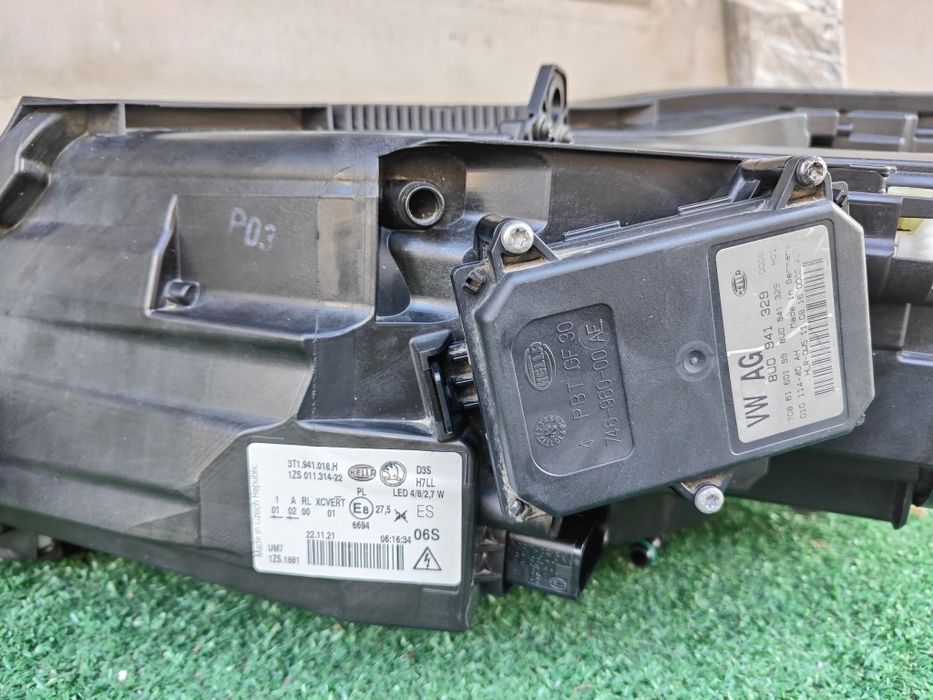 Far bi-xenon adaptiv Led Skoda Superb 2