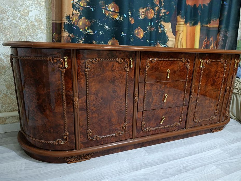 Продаётся большая тумба для зала под телевизор в отличном состоянии!