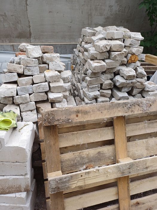 Продам кирпич одинарный,полуторный,сткатный б/у.  б/у.