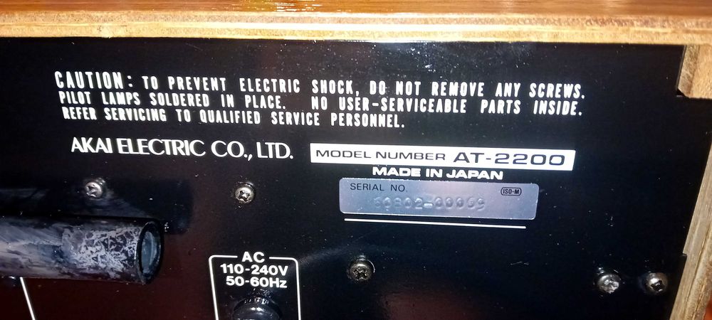 Комплект от тунер Akai AT-2200 и  усилвател Akai AM-2200.