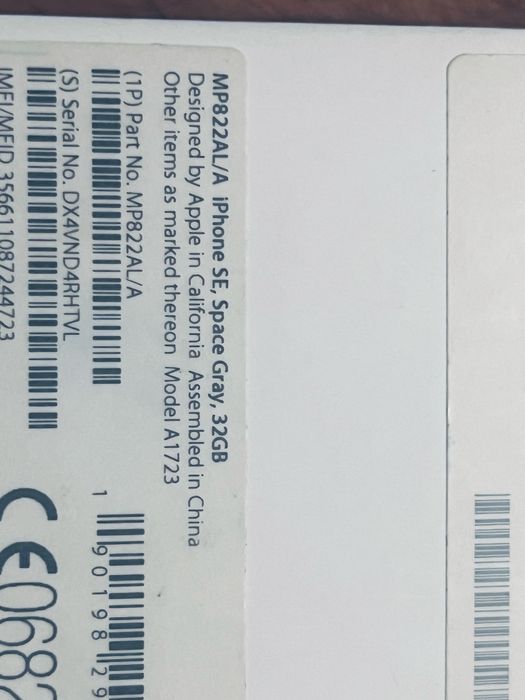 Телефон IPhone Se