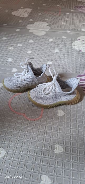 Продам кросовки на девочку