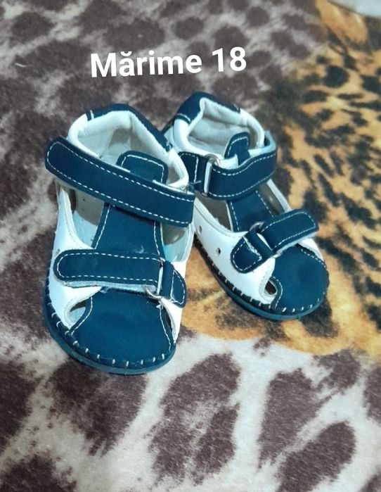 Vînd sandale Puma mărime 20