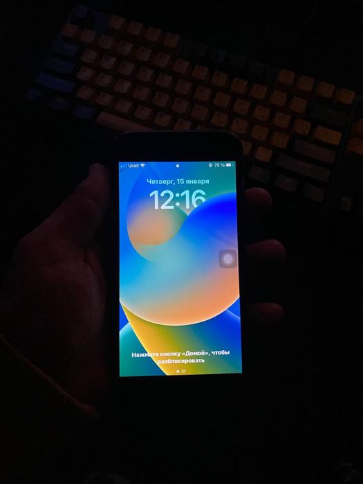 iPhone 8 64gb black сотилади ишлаши зор