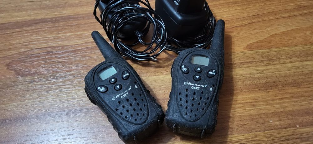 Vând două stații walkie talkie