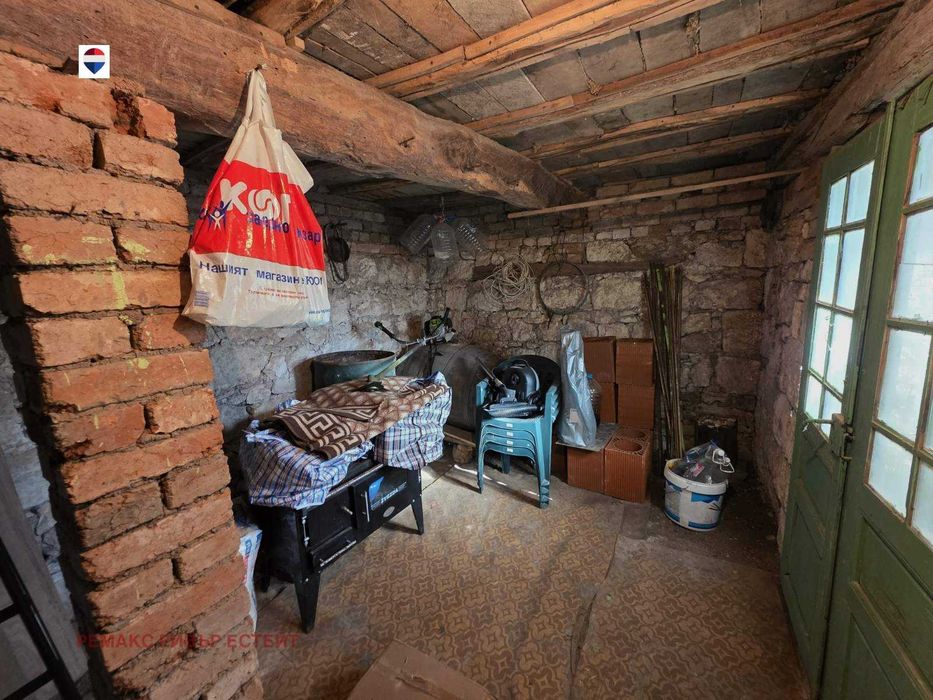 Къща с двор за продажба в с. Беловец