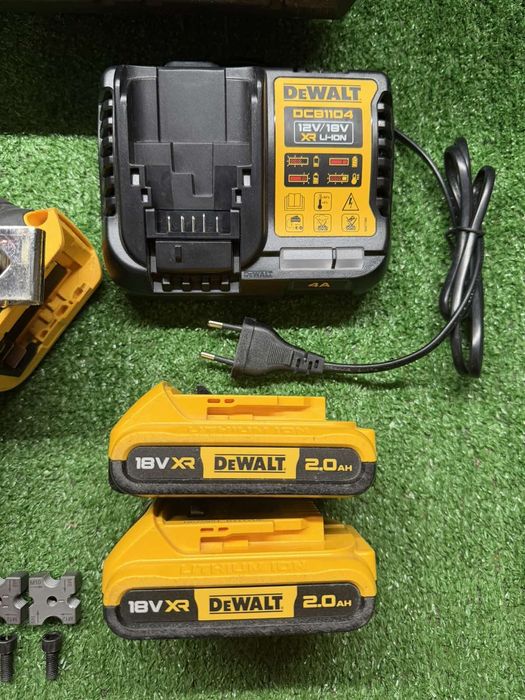 Акумулаторна машина за рязане на шпилки DeWALT DCS350