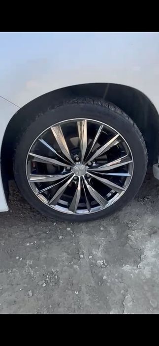Продам диски с резиной R19