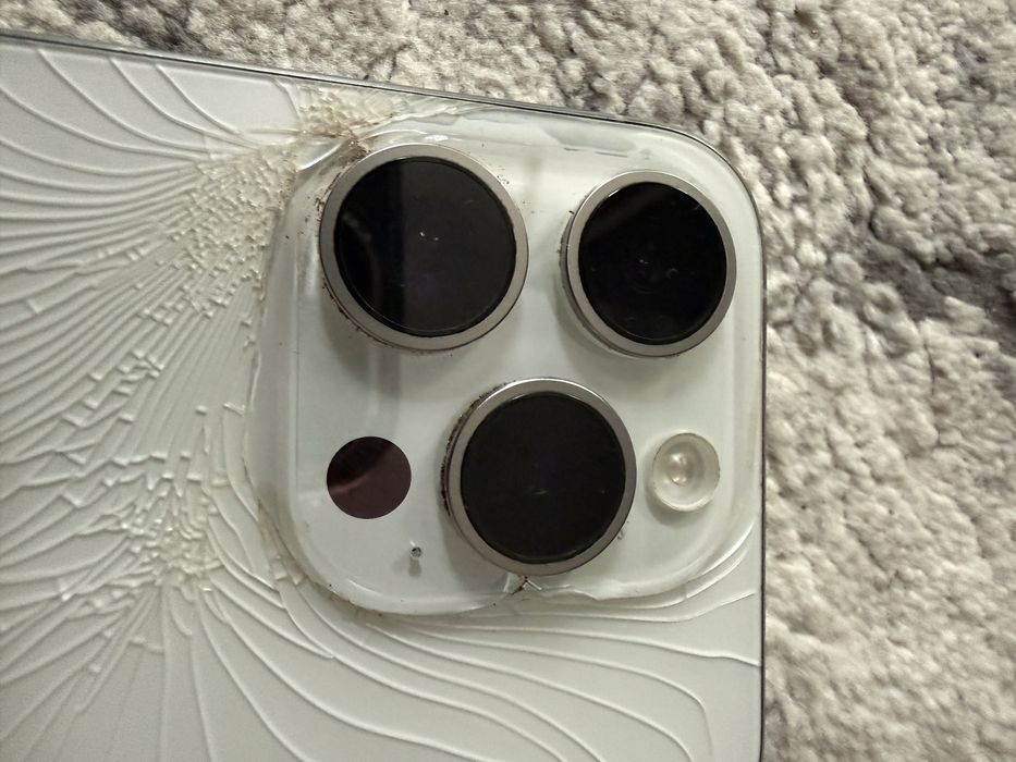iPhone 15 Pro 128GB White Titanium - Spate Spart - Funcțional 100%