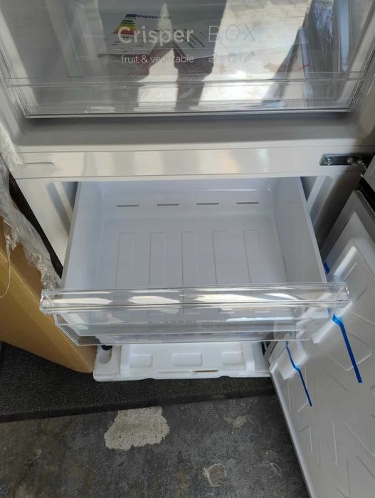 *НОВО* No frost Хладилник с фризер CHiQ  357 Литра ,200 см