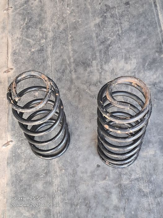 Продам задние пружины