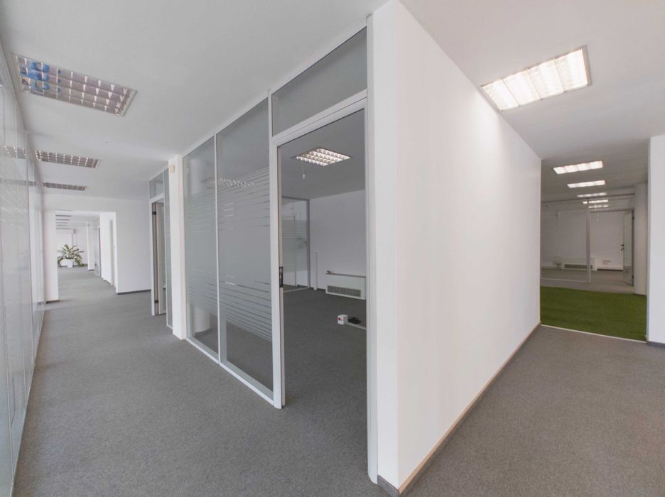 Офис под наем: 500 кв.м. в модерна бизнес сграда до НДК