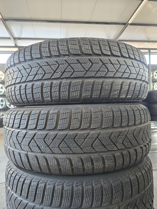 4 Броя 215/55/17 Pirelli 2x7,8mm 2x6,6mm 23dot