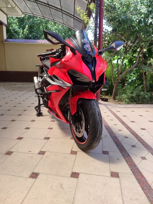 Продам мотоцикл QJMOTOR GSR 800