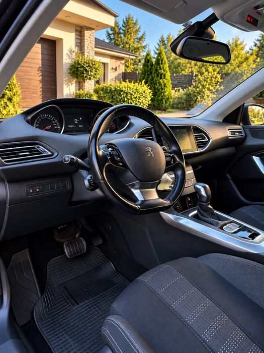 Peugeot  308 -Allure Pack- 1.2Benzina /Euro6/ Cutie Automata/ NAVI (Garantie 12 luni)