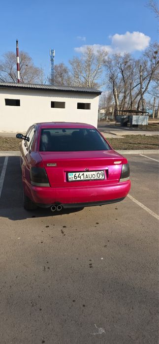 Продаю машину ауди а 4