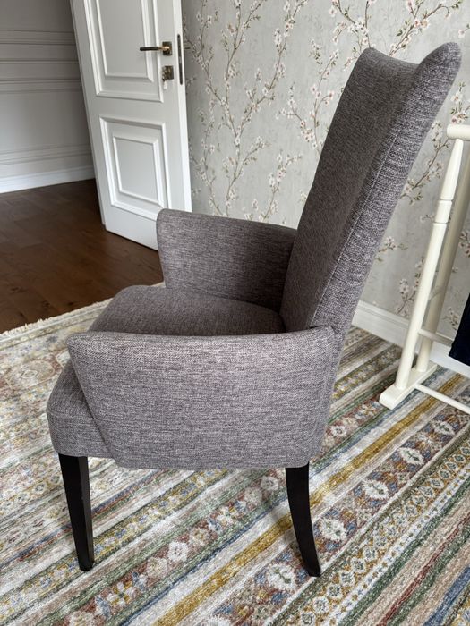 Стул из массивного дерева прочный