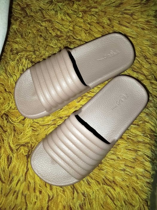 Шлепанцы новые, цвет шоколад