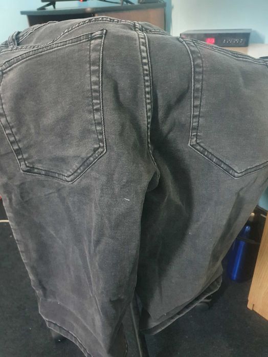 Pantaloni blugi scurti