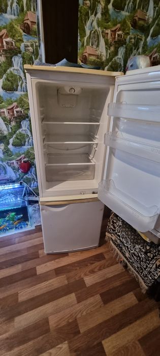 Холодрыльник LG Белый