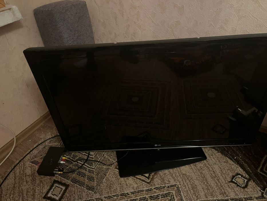 LG телевизор 109см.