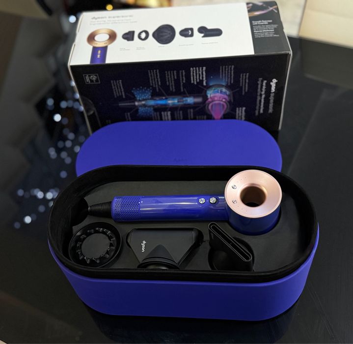 Dyson Supersonic Vinca Blue Gift Edition.