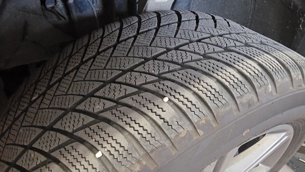 Jante BMW X5 G05 X6 G06 - 20" + anvelope iarna Bridgestone 275 45 20