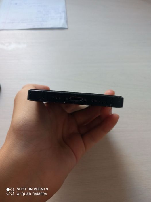 iPhone 13.