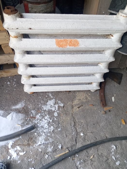 Продам батарею чугунная