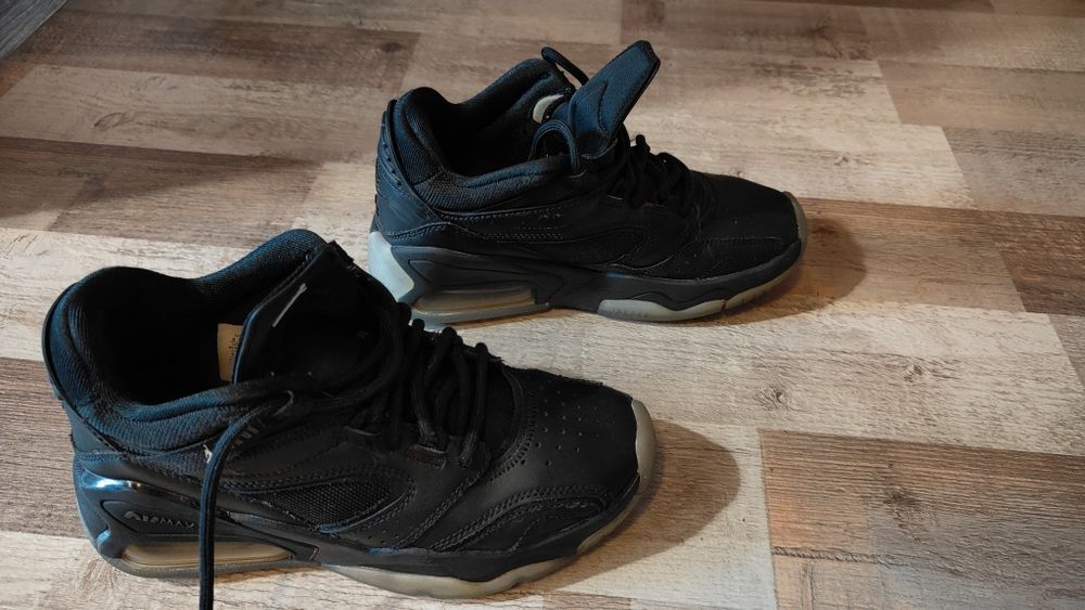 Adidași Jordan Nr 35,5